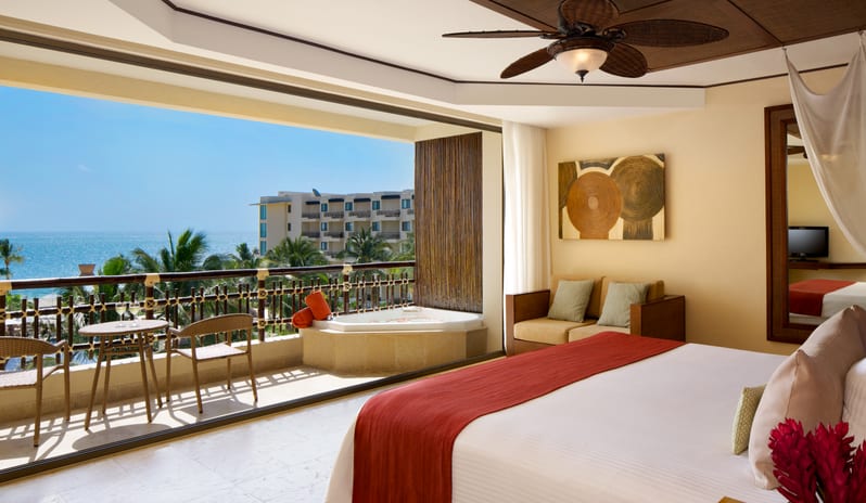 Dreams Riviera Cancun Resort & Spa-Preferred-Club-Ocean-View-&-Pool-Front-2_15504